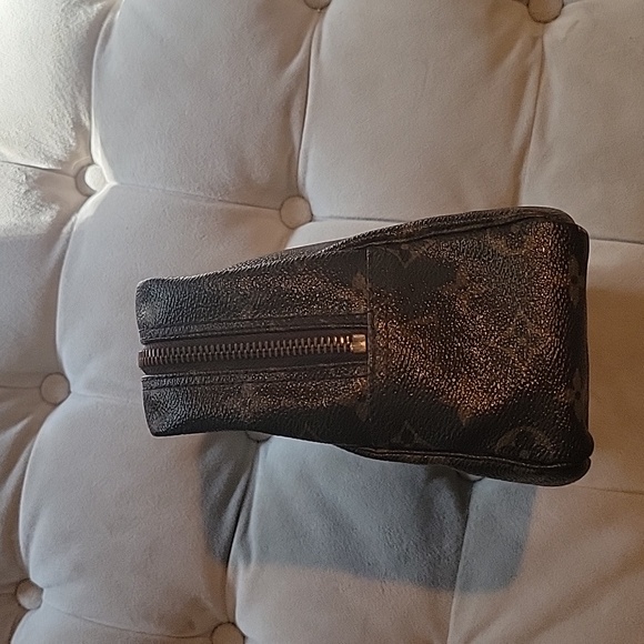 Louis Vuitton Monogram Trousse Toilette 28 - Picture 6 of 11